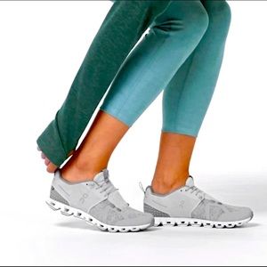 Women’s On Cloud Terry Size 9.5